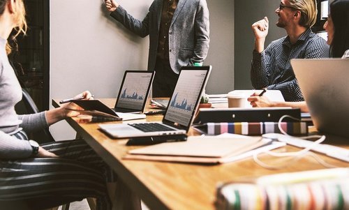 Hitta rätt jobb medan du bygger din onlinebusiness